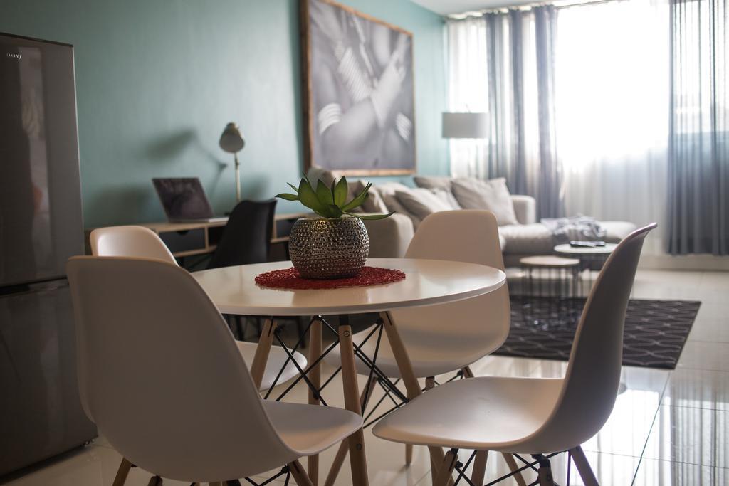 Apartment 64 At 77 On Independence Ave 温特和克 外观 照片