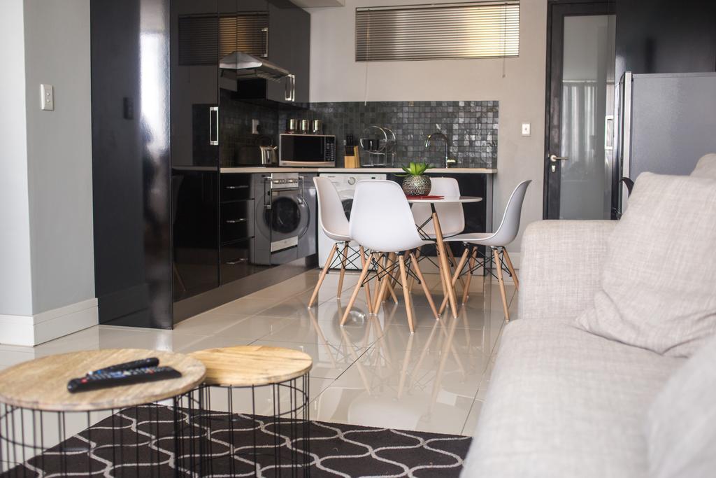 Apartment 64 At 77 On Independence Ave 温特和克 外观 照片