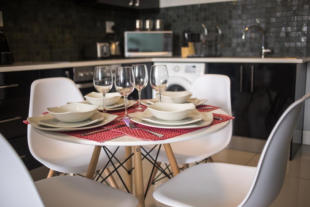 Apartment 64 At 77 On Independence Ave 温特和克 外观 照片