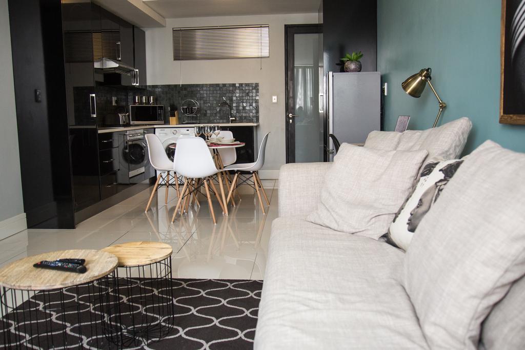 Apartment 64 At 77 On Independence Ave 温特和克 外观 照片