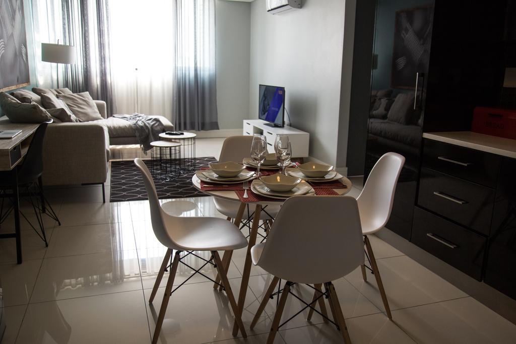 Apartment 64 At 77 On Independence Ave 温特和克 外观 照片