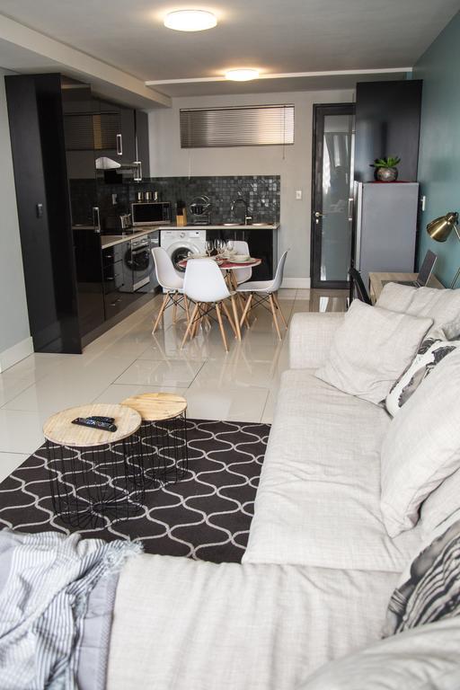 Apartment 64 At 77 On Independence Ave 温特和克 外观 照片