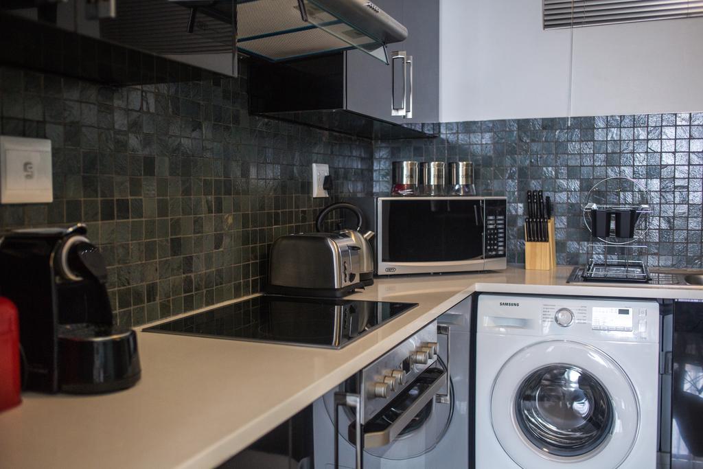 Apartment 64 At 77 On Independence Ave 温特和克 外观 照片